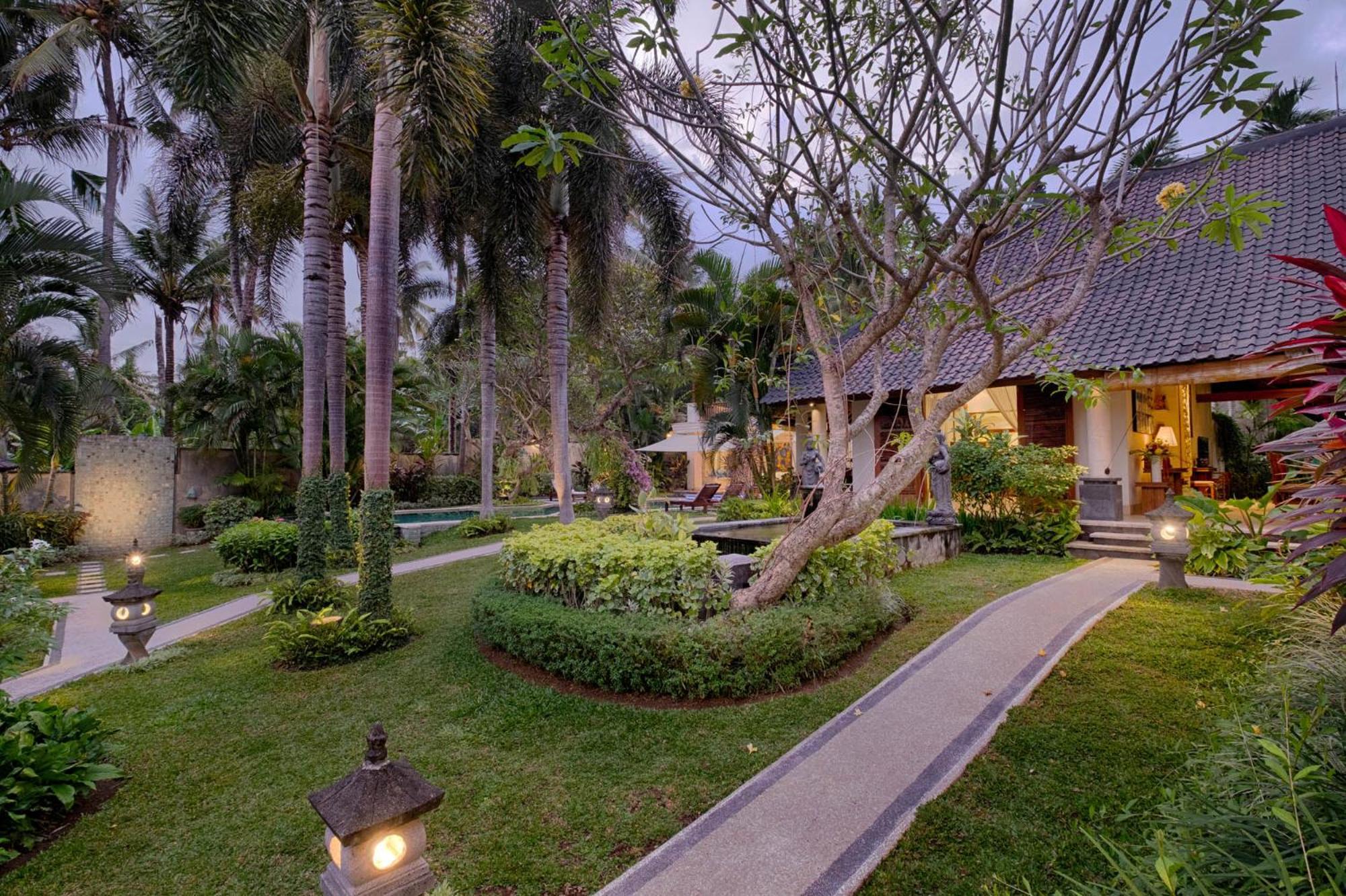 Kutus Kutus Saba Beach Villa Jogjakarta Buitenkant foto