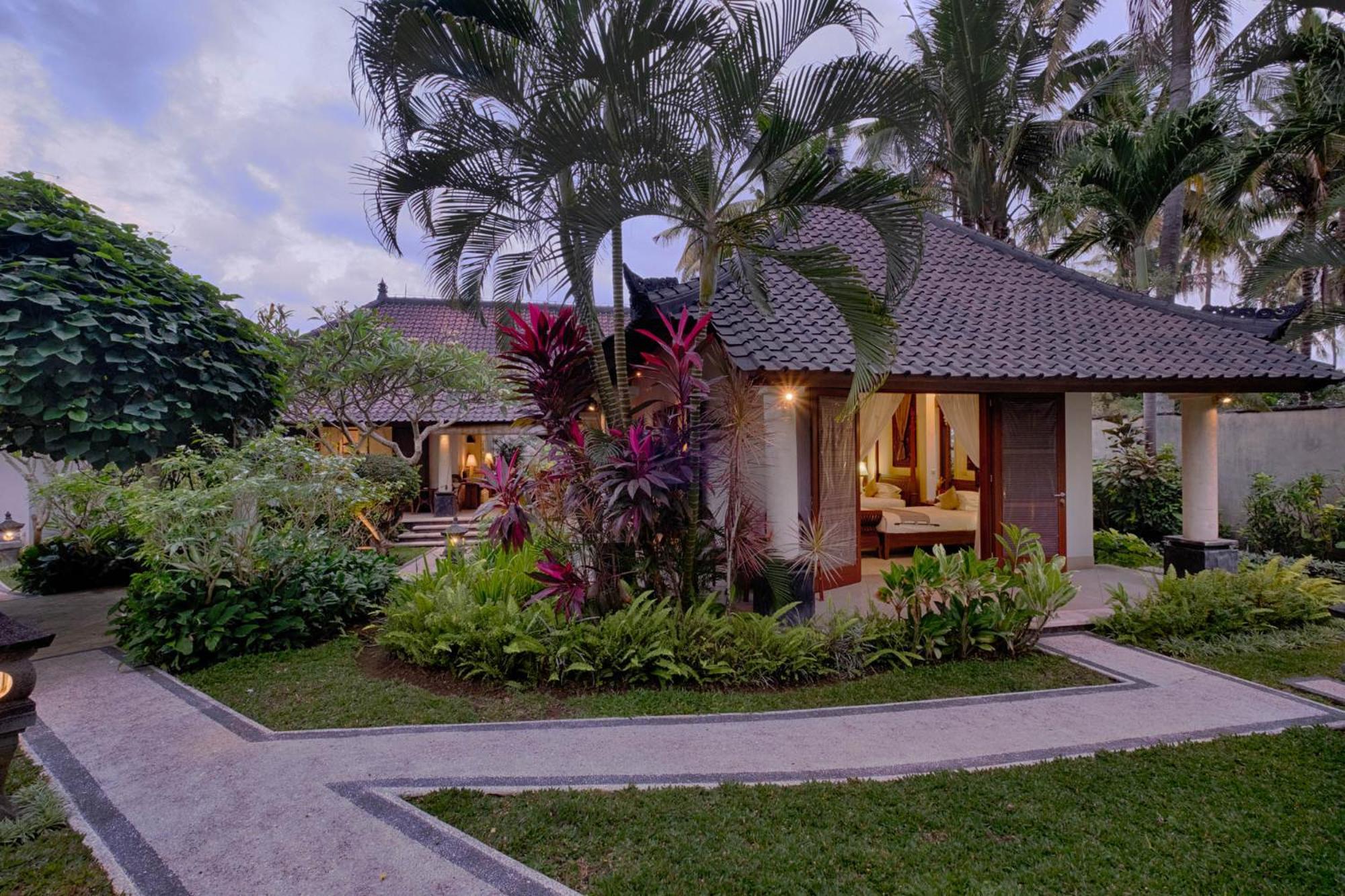 Kutus Kutus Saba Beach Villa Jogjakarta Buitenkant foto